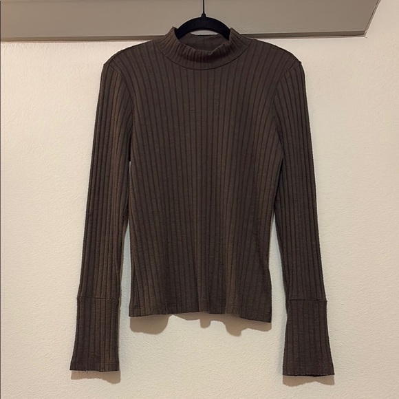 Michael Stars Tops - Michael Stars Opal Button Cuff Mock Neck Top in Dolma SZ M NWOT Small Flaw